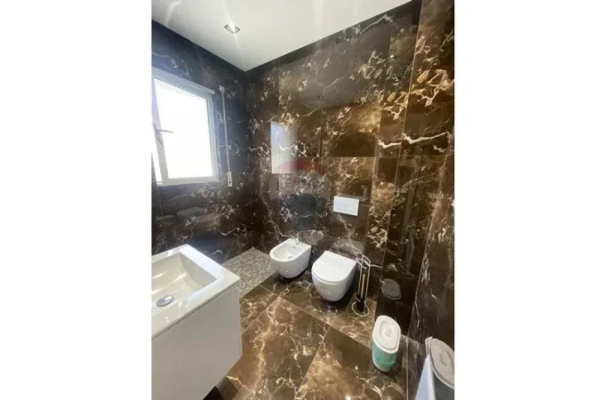 Tirane, shitet apartament 2+1+Ballkon , 121 m² 210.000 € 