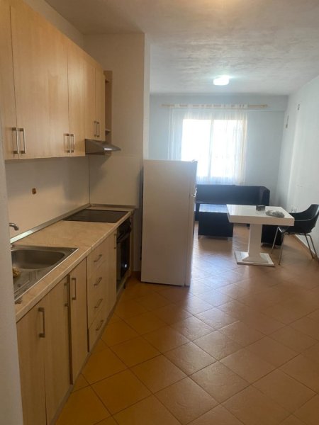 Tirane, jepet me qera apartament 1+1+Ballkon Kati 4, 68 m² 300 €