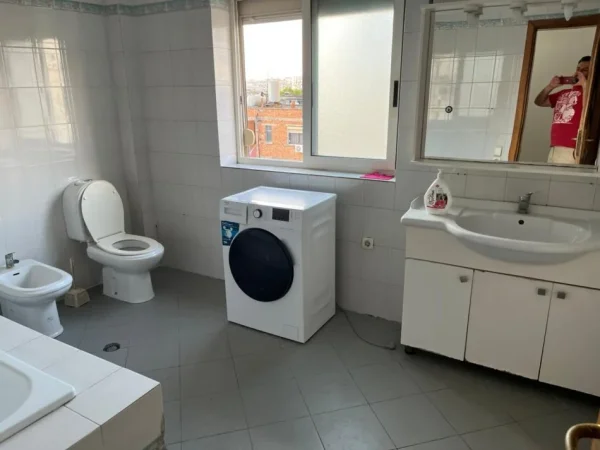 Tirane, jepet me qera apartament 2+1 Kati 5, 100 m² 450 € (Rruga e Durrësit)