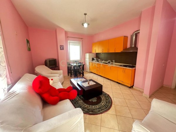 Tirane, jap me qera apartament 2+1 Kati 2, 98 m² 430 € (Fresku)