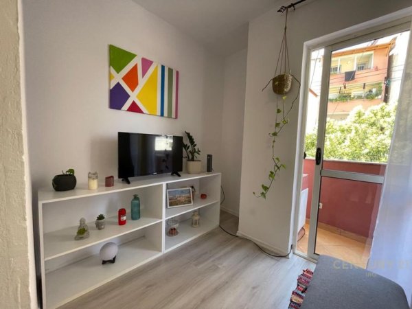 Tirane, jap me qera apartament 1+1 Kati 2, 60 m² 600 € (Pazari i Ri)