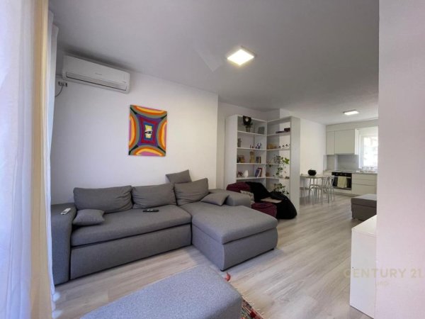 Tirane, jap me qera apartament 1+1 Kati 2, 60 m² 600 € (Pazari i Ri)