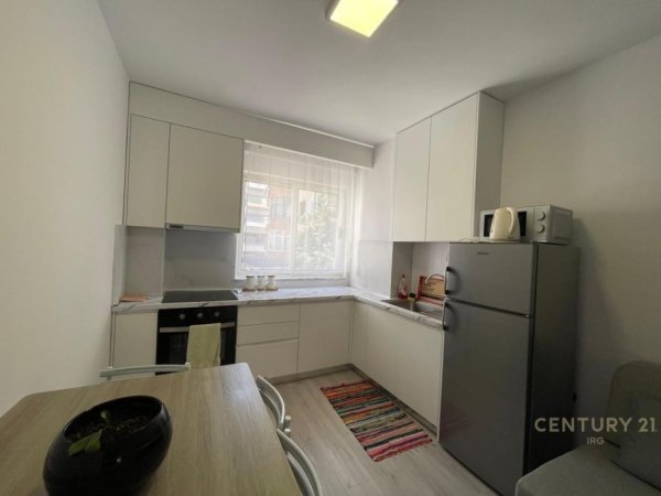 Tirane, jap me qera apartament 1+1 Kati 2, 60 m² 600 € (Pazari i Ri)