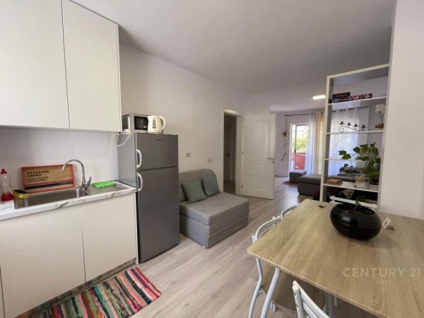 Tirane, jap me qera apartament 1+1 Kati 2, 60 m² 600 € (Pazari i Ri)