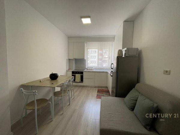 Tirane, jap me qera apartament 1+1 Kati 2, 60 m² 600 € (Pazari i Ri)