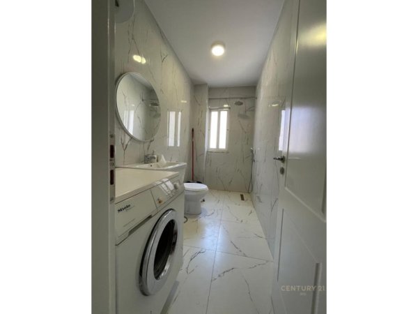 Tirane, jap me qera apartament 1+1 Kati 2, 60 m² 600 € (Pazari i Ri)