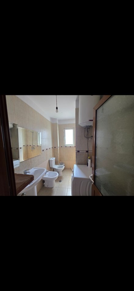 Tirane, jepet me qera apartament 2+1+Ballkon Kati 4, 100 m² 470 € (Rruga 5 Maji)