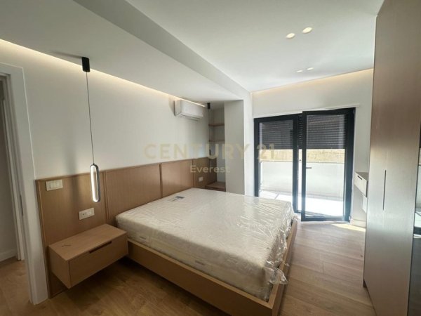 Tirane, jap me qera apartament+verande | Penthouse 3+1 Kati 3, 175 m² 1.400 € (Kodra e Diellit 2)