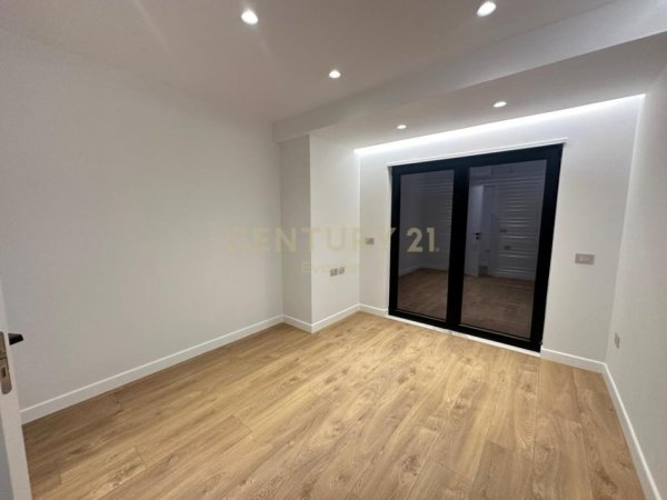 Tirane, jap me qera apartament+verande | Penthouse 3+1 Kati 3, 175 m² 1.400 € (Kodra e Diellit 2)
