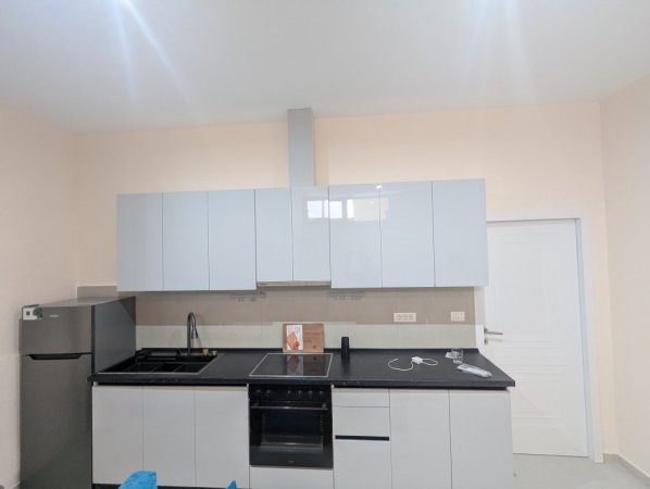 Tirane, jepet me qera apartament 1+1 Kati 0, 50 m² 500 € (RRuga Rica Cerrova)