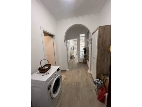 Tirane, jap me qera apartament 1+1 Kati 1, 60 m² 550 € (Brryli)