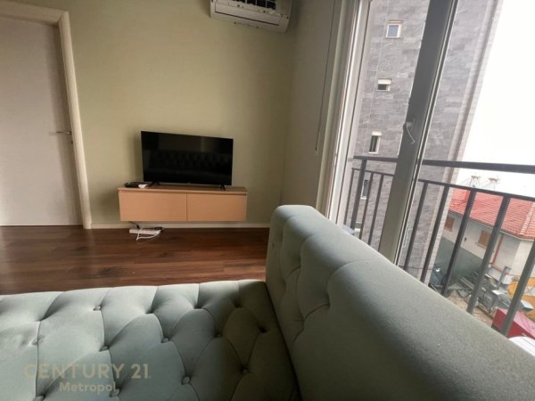 Tirane, jap me qera apartament 1+1 Kati 2, 57 m² 500 € (Shkolla Bashkuar)