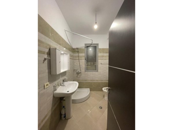 Tirane, jepet me qera apartament 2+1 Kati 2, 90 m² 450 € (Fresku)