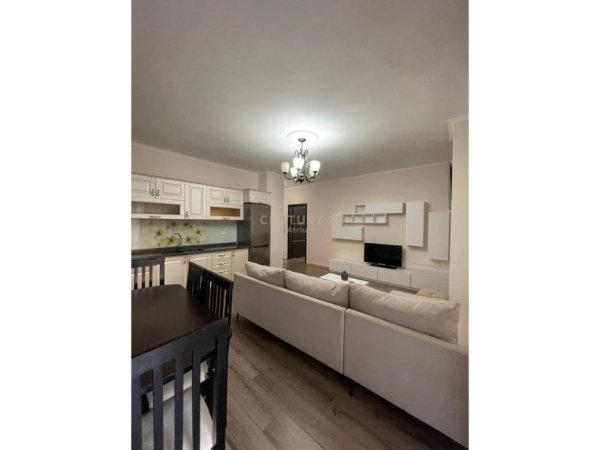 Tirane, jepet me qera apartament 2+1 Kati 2, 90 m² 450 € (Fresku)