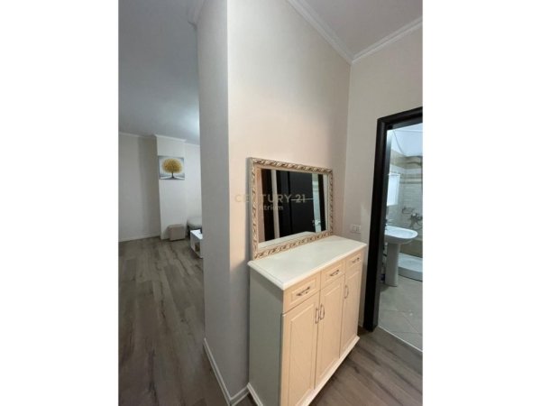 Tirane, jepet me qera apartament 2+1 Kati 2, 90 m² 450 € (Fresku)