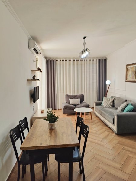 Tirane, jepet me qera apartament 1+1 Kati 5, 420 € (Rruga Teodor Keko, Astir. Te Ozone electronics)