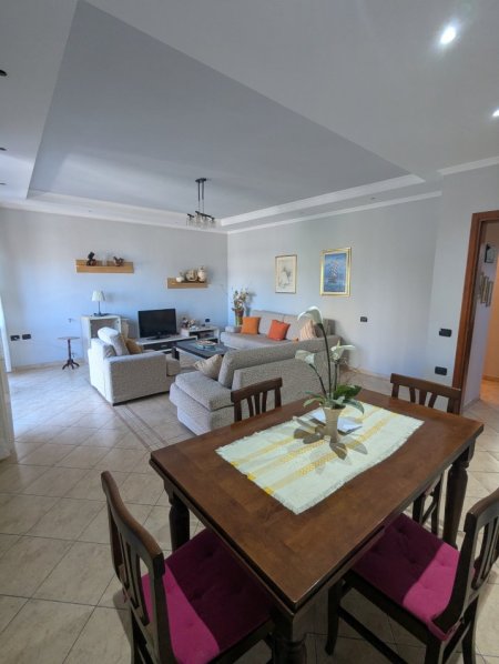 Tirane, jepet me qera apartament 2+1+Aneks Kati 1, 107 m² 700 € (Rruga Riza Cerova)