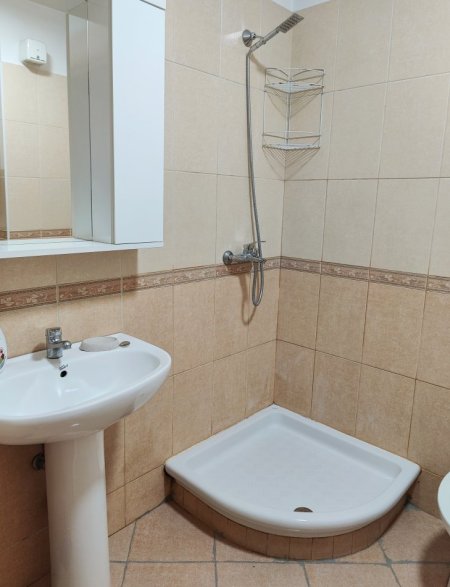 Tirane, jepet me qera apartament 1+1 Kati 5, 420 € (Rruga Teodor Keko, Astir. Te Ozone electronics)