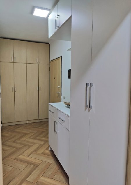 Tirane, jepet me qera apartament 1+1 Kati 5, 420 € (Rruga Teodor Keko, Astir. Te Ozone electronics)