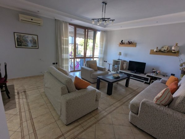 Tirane, jepet me qera apartament 2+1+Aneks Kati 1, 107 m² 700 € (Rruga Riza Cerova)