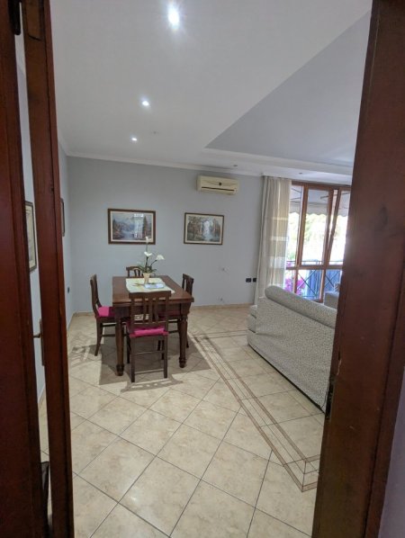 Tirane, jepet me qera apartament 2+1+Aneks Kati 1, 107 m² 700 € (Rruga Riza Cerova)