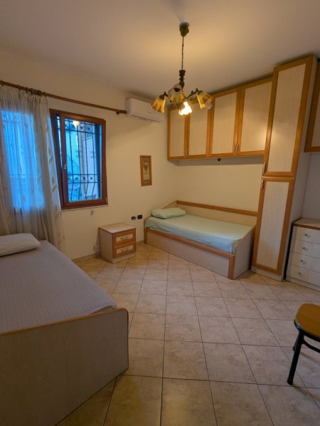 Tirane, jepet me qera apartament 2+1+Aneks Kati 1, 107 m² 700 € (Rruga Riza Cerova)