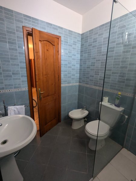 Tirane, jepet me qera apartament 2+1+Aneks Kati 1, 107 m² 700 € (Rruga Riza Cerova)