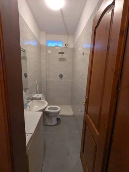 Tirane, jepet me qera apartament 2+1+Aneks Kati 1, 107 m² 700 € (Rruga Riza Cerova)
