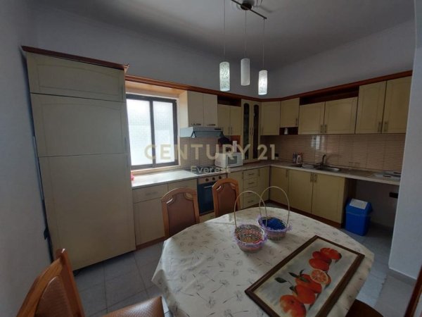Tirane, jap me qera apartament 3+1 Kati 1, 150 m² 450 € (Laprak)