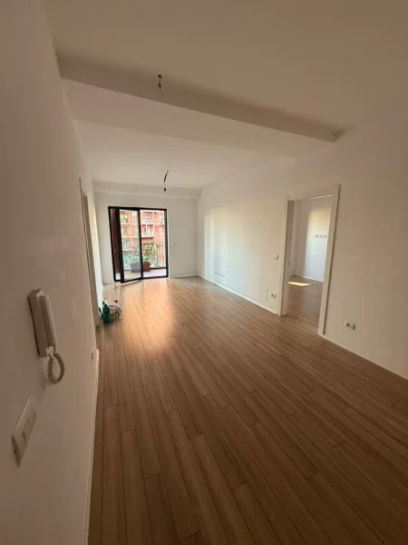 Tirane, jepet me qera zyre Kati 5, 133 m² 1.200 € (Rezidenca Tirana Garden Building)