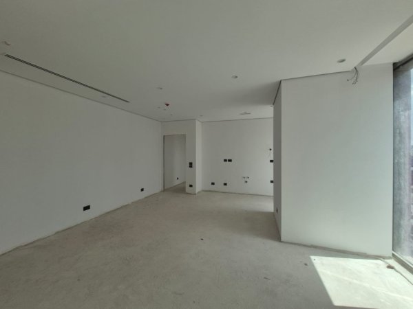 Tirane, jepet me qera zyre Kati 20, 147 m² 3.000 € (Bulevardi Bajram Curri)