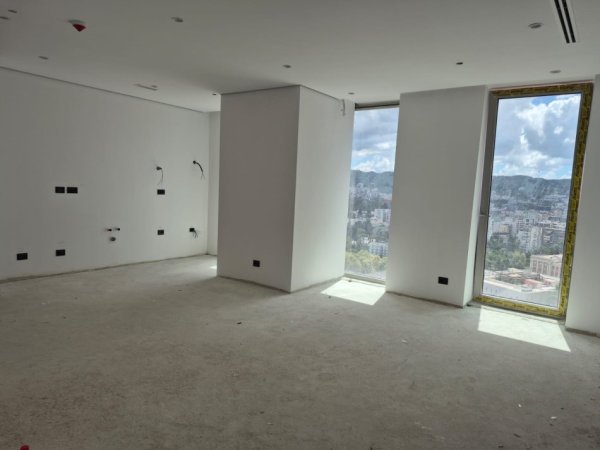 Tirane, jepet me qera zyre Kati 20, 147 m² 3.000 € (Bulevardi Bajram Curri)
