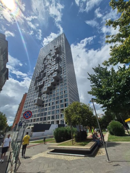 Tirane, jepet me qera zyre Kati 20, 147 m² 3.000 € (Bulevardi Bajram Curri)