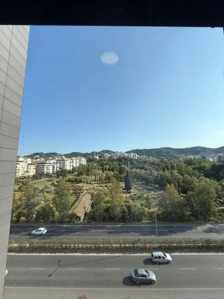 Tirane, jepet me qera apartament 1+1+Aneks+Ballkon Kati 8, 80 m² 600 € (Parku Olimpik)