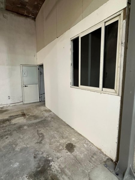 Tirane, jepet me qera magazine Kati 2, 300 m² 1.800 € (Rruga Siri Kodra)
