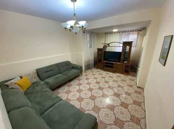 Tirane, jepet me qera , 450 €