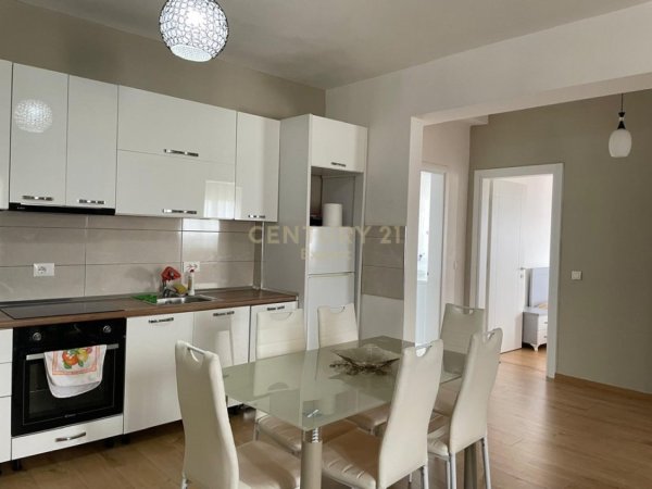Tirane, jepet me qera apartament 2+1 Kati 10, 110 m² 600 € (Rr.Dritan Hoxha)