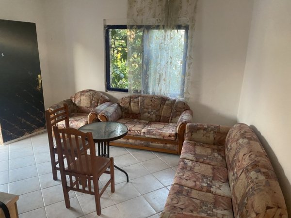 Shqiperi, jepet me qera shtepi 1+1+Aneks+Ballkon Kati 2, 300 € (Rruga Todi Shkurti)