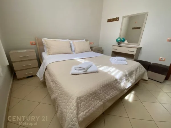 Tirane, jepet me qera shtepi 3+1 Kati 1, 80 m² 800 € (Bulevardi Zogu 1)