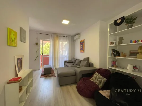 Tirane, jepet me qera apartament 1+1 Kati 2, 60 m² 600 € (Pazari i Ri)