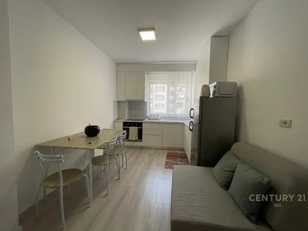 Tirane, jepet me qera apartament 1+1 Kati 2, 60 m² 600 € (Pazari i Ri)