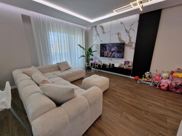 Tirane, jepet me qera apartament 3+1 Kati 6, 136 m² 1.200 € (Rezidenca Turdiu)
