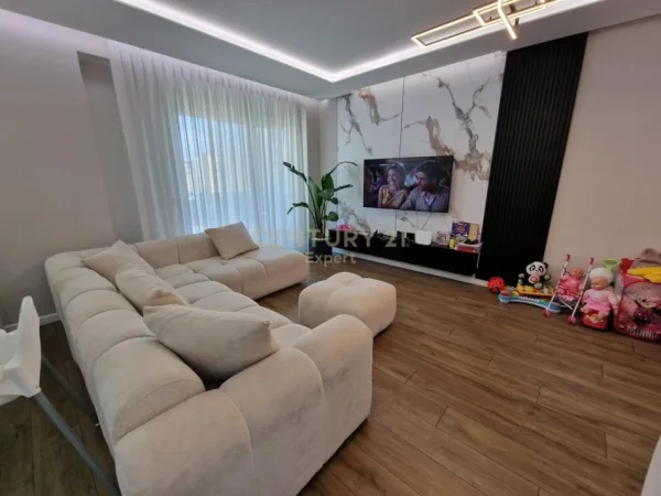 Tirane, jepet me qera apartament 3+1 Kati 6, 136 m² 1.200 € (Rezidenca Turdiu)