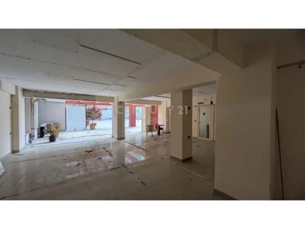 Tirane, shitet ambjent biznesi Kati 1, 107 m² 105.000 € (Kthesa e Kamzes)