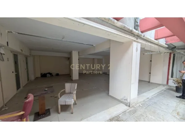 Tirane, shitet ambjent biznesi Kati 1, 107 m² 105.000 € (Kthesa e Kamzes)