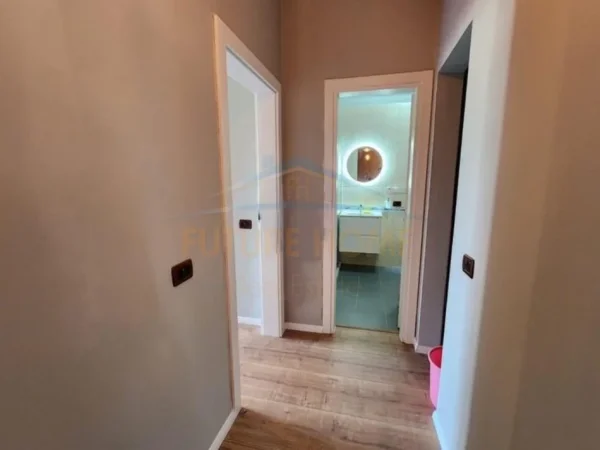 Tirane, jepet me qera zyre Kati 5, 165 m² 1700€