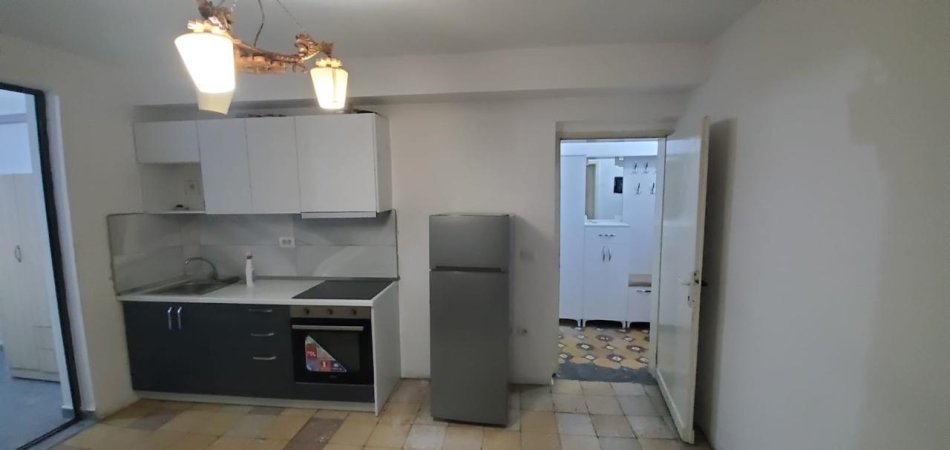 Tirane, jepet me qera apartament 1+1 Kati 5, 60 m² 400 € (Ministria e Jashtme)