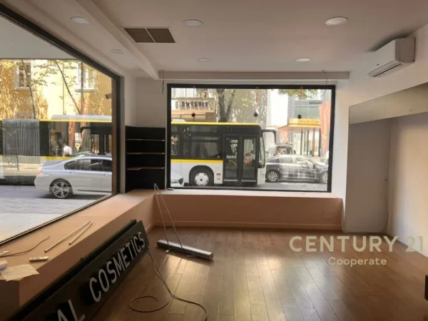 Tirane, jepet me qera ambjent biznesi Kati 0, 91 m² 3.185 € (Prane Plazes)