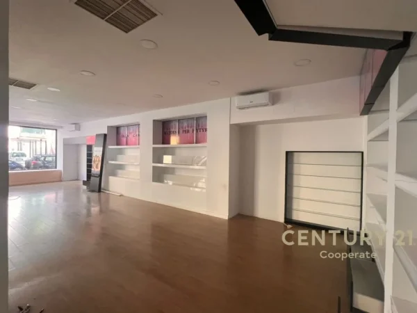 Tirane, jepet me qera ambjent biznesi Kati 0, 91 m² 3.185 € (Prane Plazes)