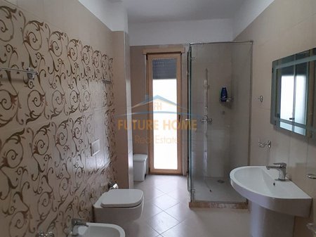 Tirane, jepet me qera apartament 2+1 Kati 1, 120 m² 750 € 